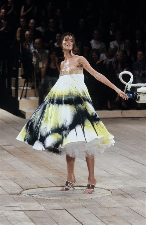 shalom harlow alexander mcqueen spring 1999